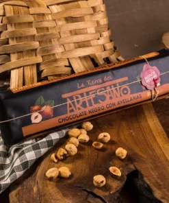 CHOCOLATE NEGRO CON AVELLANAS TIERRA ARTESANO – ESTUCHE DE 300 GRS. – PACK DE 3 UNIDADES